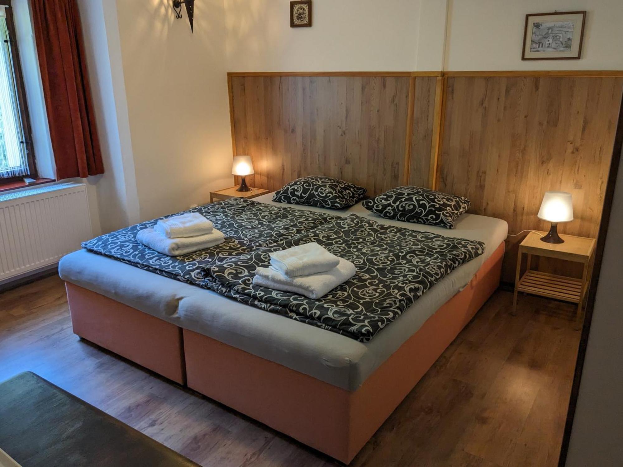 Bed And Breakfast Tvrz Velka Bukovina Екстер'єр фото