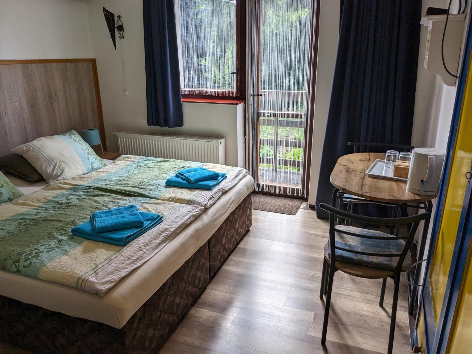 Bed And Breakfast Tvrz Velka Bukovina Екстер'єр фото