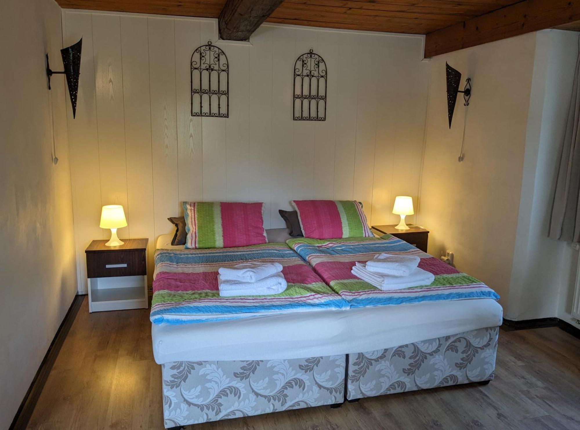 Bed And Breakfast Tvrz Velka Bukovina Екстер'єр фото