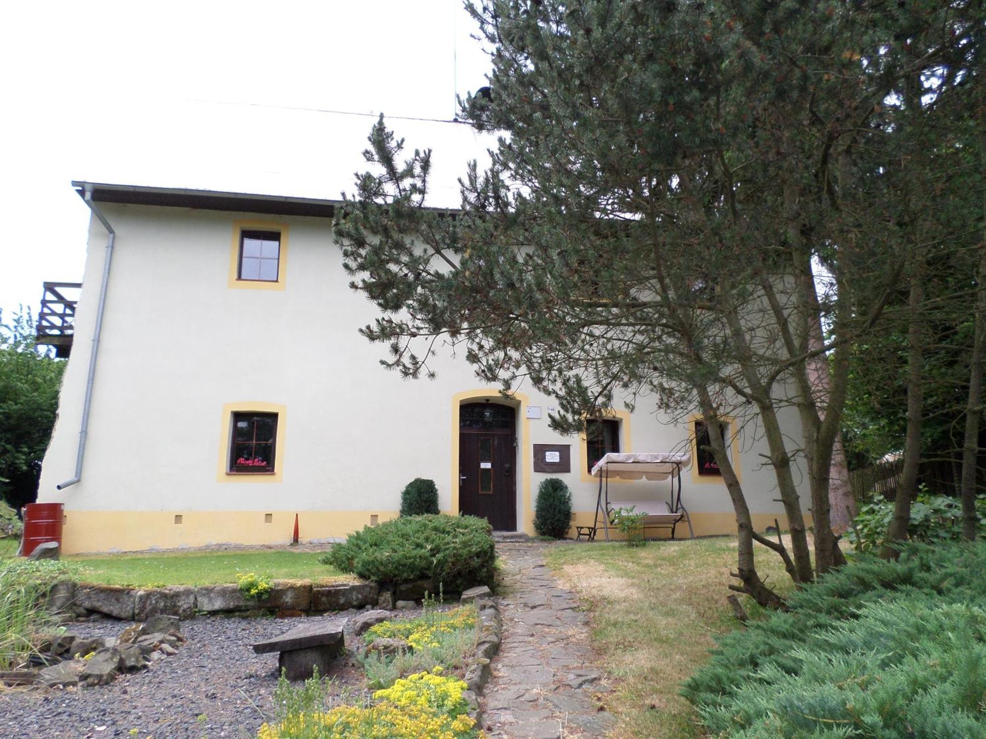 Bed And Breakfast Tvrz Velka Bukovina Екстер'єр фото