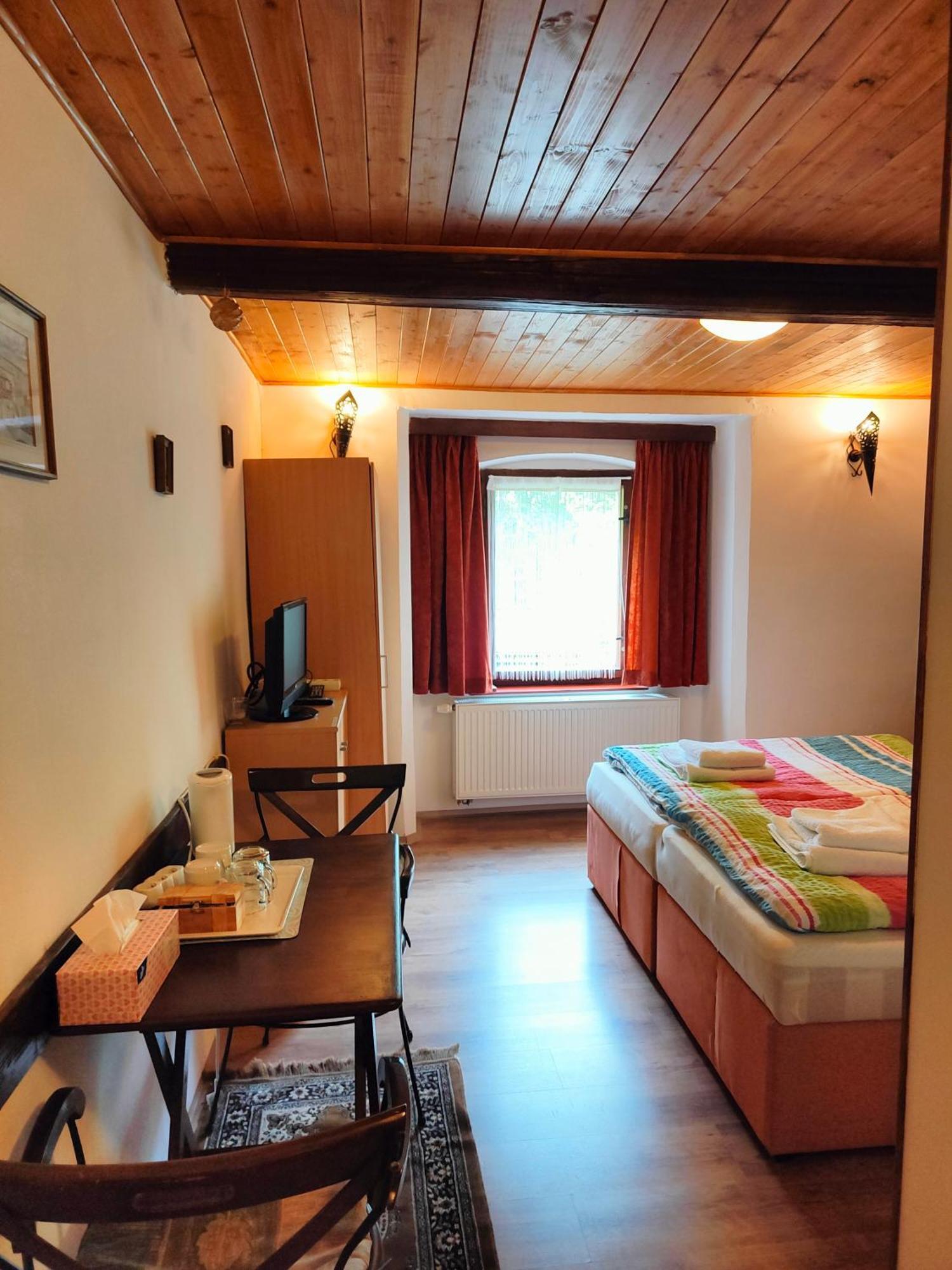 Bed And Breakfast Tvrz Velka Bukovina Екстер'єр фото